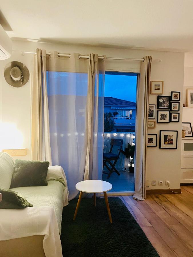 Studio Cosy Avec Terrasse Et Garage Saint-Laurent Du Var Limitrophe Nice Esterno foto